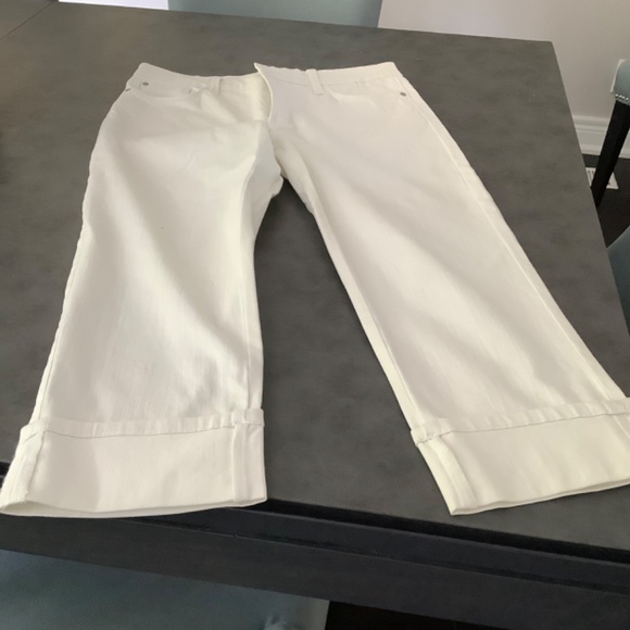 White jean-style capris - Picture 2 of 2